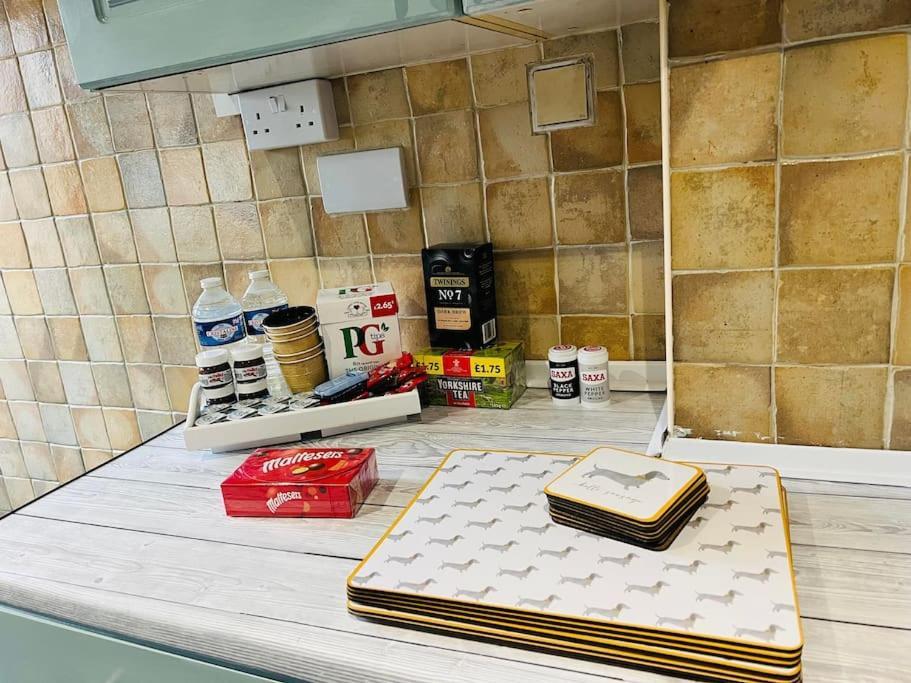 The White House - Cheerful 3 Bedroom Home In Wigan - Ince - Sleeps 7 - Parking - Work Space - Great Motorway Links Eksteriør billede
