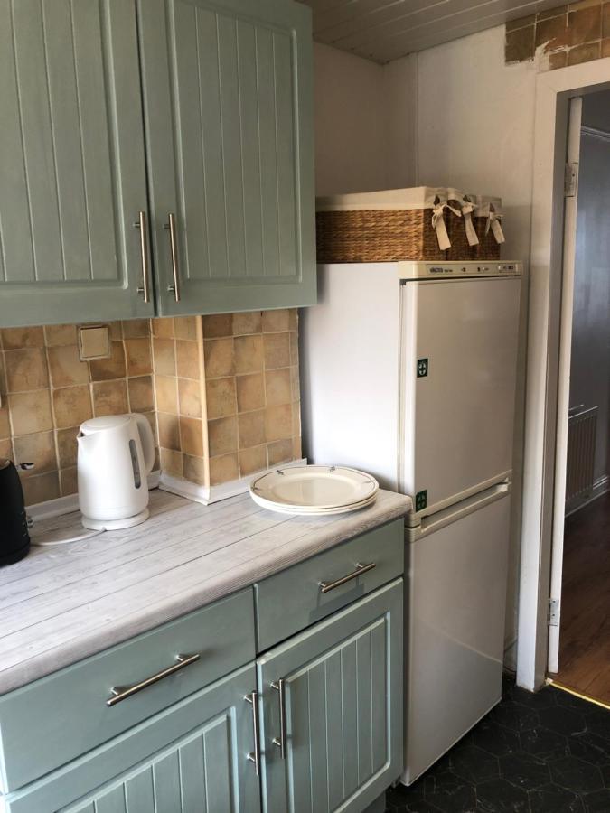 The White House - Cheerful 3 Bedroom Home In Wigan - Ince - Sleeps 7 - Parking - Work Space - Great Motorway Links Eksteriør billede